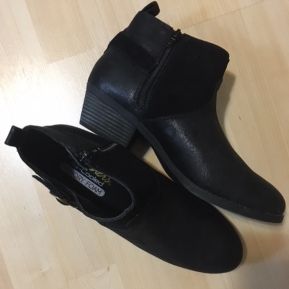 Nearly new Sketchers memory foam ankle boots with suede and buckle detail - Picture 3 of 11